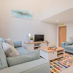 Rockwood- Family With Hot Tub בית נופש גראסמיר