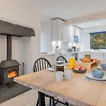 Rockwood- Family With Hot Tub גראסמיר