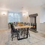 Rockwood- Family With Hot Tub