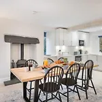 בית נופש Rockwood- Family With Hot Tub