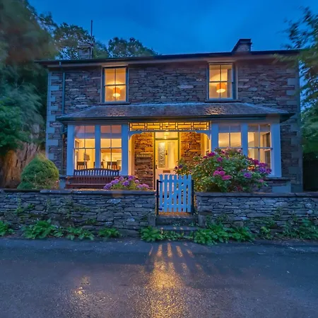 Rockwood- Family With Hot Tub *