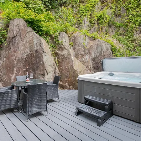 Rockwood- Family With Hot Tub Feriehus *