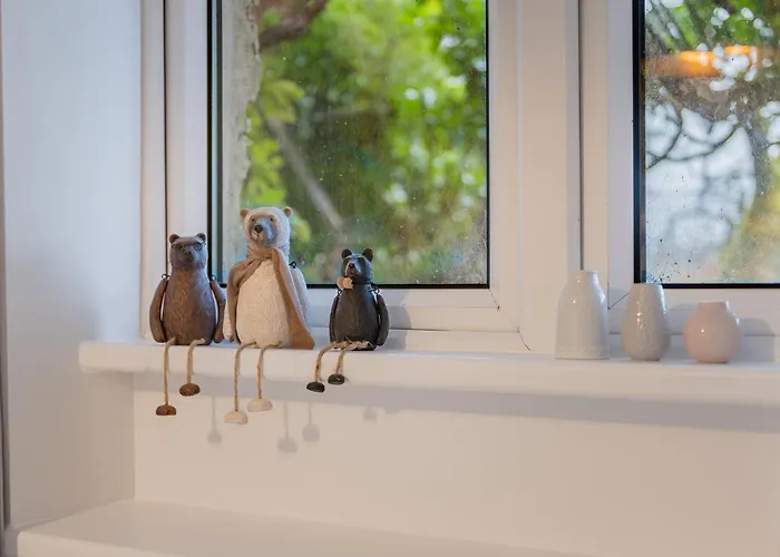 Rockwood- Family With Hot Tub