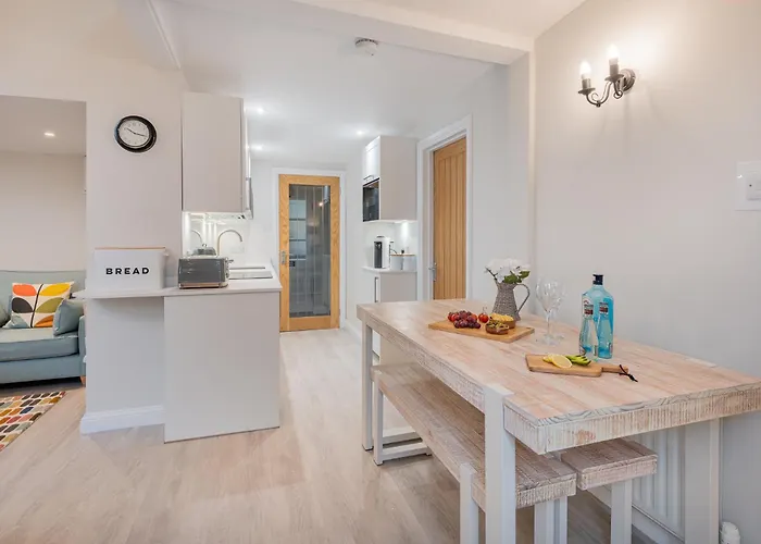 Rockwood- Family With Hot Tub